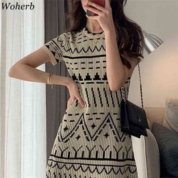 Vintage Jacquard Knitted Vestidos Crew Neck Short Sleeve Sexy Bodycon Korean Summer Dresses Mini Stretch Woman Dress 210519