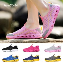 Aqua Shoes Unisex Casual Shoes Fashion Mesh Breathable Quick-dry Outdoor Rubber Sole Slip on Water Shoes Y0714