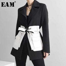 [EAM] Women Black Contrast Colour Pocket Blazer Lapel Long Sleeve Loose Fit Jacket Fashion Spring Autumn 1S39401 211019