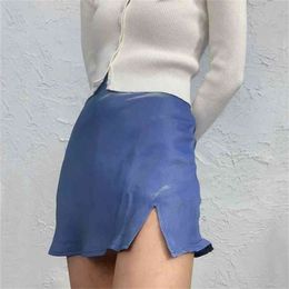 Women Laser Shine Satin Mini Skirt With Split Detail Safe Underpants 210621