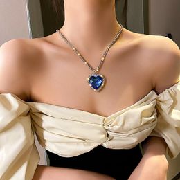 Pendant Necklaces Exaggerated Luxury Zircon Inlaid Chain Big Blue Crystal Heart For Women Long Statement Jewellery