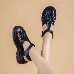 Roman women's sandals summer woven toe cap sandals thick-soled sponge cake hollow soft-soled sandals Y0721