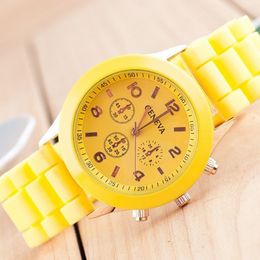 Women Watch Quartz Watches 32mm Waterproof Fashion Business WristWatch Woman Gifts Yellow