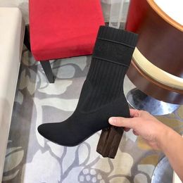 Kutu Sonbahar Kış Çorap Topuklu Topuk Çizmeler Nakış Moda Seksi Örme Elastik Boot Siyah Tasarımcı Kadın Ayakkabı Lady Mektubu 10 cm Yüksek Topuklu Boyutu 35-42 P2