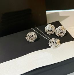 -CH Schmuckset Set Top Qualität Luxus Diamant Anhänger Halsketten Ohrringe Ring für Frau Klassische Stil Großhändler Marke Design 18k Gold Offizielle Reproduktionen Halskette
