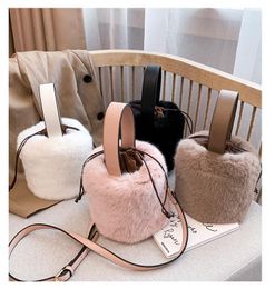 Bucket Bag Handbag Fashion Faux Fur Winter Bags Women Shoulder Crossbody Ladies Plush Hand Designers Luxury Packs Waist