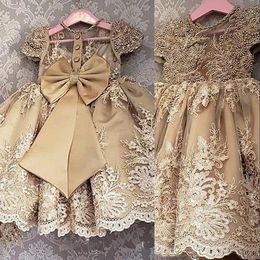 2021 Gold Champagne Flower Girls Dresses Jewel Neck Cap Sleeves Princess Lace Appliques Crystal Pearls Floor Length Bow Kids Girl Pageant Dress Birthday Gowns