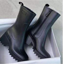 Luxurys Designers Women Rain Boots England Style Waterproof Welly Rubber Water Rains Shoes Ankle Boot Booties Fashion Shoes 678