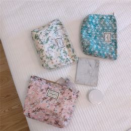 Silk Embroidered Cosmetic Bag For Make Up Storage Pouch Women Travel Toiletry Bag Cotton Floral Makeup Bag Retro Beauty Case