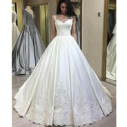 Vintage A Line Wedding Dresses Satin Applique Sleeveless Lace Beaded Bridal Gown