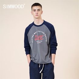 SIMWOOD Contrast Raglan Long Sleeve Pullover 100% Cotton Thick T-shirt Men Vintage Letter Autumn New Plus Size Tshirt 210409