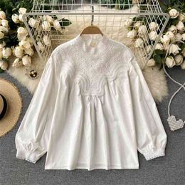 Women's Spring Blouse French Retro O- Neck Puff Sleeve Lace Three-dimensional Hook Loose Versatile Shirt D0141 210507