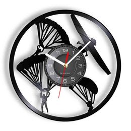Parachuting Vinyl Record Wall Clock Flying Adventure Sports Art Paraglider Home Decor Hang Gliding Skydiving Silent Clock Watch H1230