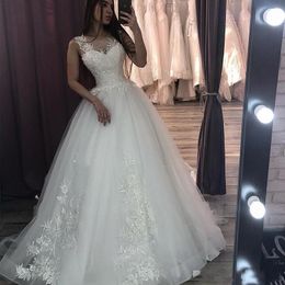 2022 Arabic Simple Plus Size Sexy Wedding Dresses A Line Formal Bridal Gowns Sleeveless Illusion Neck Boho Lace Appliques Beads Tulle Beach Floor Length