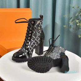 Fashion Designer Botas de Ankle Mulheres Boot Inverno Sapato Senhoras Meninas De Seda De Couro De Couro Alto Top Womens Flat Sapatos Home