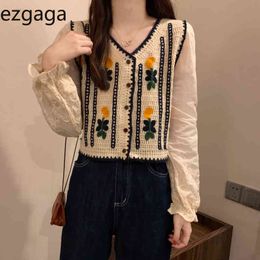 Ezgaga Hollow Out Flower Shirts Women Korean Fashion V-Neck Long Sleeve Spring Patchwork All-Match Slim Crop Tops Sweet Blusas 210430