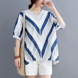 Women Cotton Linen Casual T-shirts New Summer Simple Style V-neck Striped Patchwork Lace Loose Female Tops Tees S2720 210412