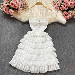 Korean Sweet Women Sling Cake Dress Strapless Pearls Botton Cascading Ruffles Elegant Mini Summer Fashion Party Robe 210514