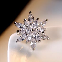 Pins, Brooches 2021 Arrival Elegant Rhinestones Flower Pin For Women Girl Jewelry Small Corsage Pins Delicate Female Collar Broach
