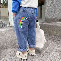 2-7T Jeans per ragazze Bambino Bambino Vestiti per bambini Arcobaleno Stampa Pantaloni in denim allentati Eleganti pantaloni autunnali dolci Primavera Streetwear 210331