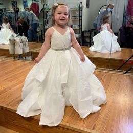 2021 Ivory Satin Flower Girl Dresses Ball Gown Spaghetti Tiers Lilttle Kids Birthday Pageant Weddding Gowns