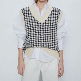 Chu Sau beauty Loose Oversized Knitted Sweater Vest Women Casual V-neck Plaid Sleeveless Sweaters Chic Tops 210830