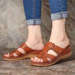 Women Sandals Orthopaedic Slippers Corrector Walking Open Toe Summer Shoes Vintage Low Heels Female Platform 210928