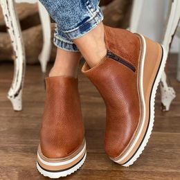 Botas curtas mulheres sapatos de outono no tornozelo para 2021 deslize em fêmea footwear sólido redondo dedo bootie