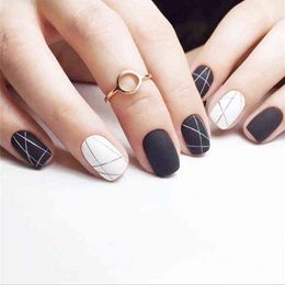 False Nails 2022 Fake Nails Glossy Black and White Stickers Finished 24 with Glue 220225