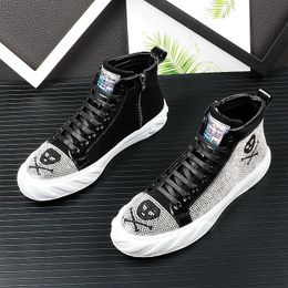 Lace-Up 7348 Skull Men Boots Diamond Rhinestones Spikes High Quality Rivets Casual Flats Sneakers Designer Loafers B76