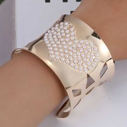 Lzhlq Heart Pattern Bracelet Women Crystal Bangles Inlaid Metal Trend Bangles Wedding Party Jewelry Q0719
