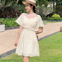 Vintage Designer Women Lace Hollow out Dress High Quality Elegant O-Neck Shoer Sleeve Slim Party Robe Femme Vestidos 210519