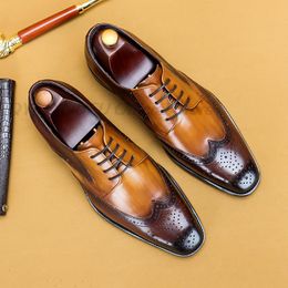 Fashion Brand Mens Oxford Leather Shoes Black Brown Brogue Hand-Polished Lace Up Pointer Toe Men Dress Shoes Men Formal Shoes