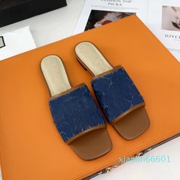 2022 luxury fashion designer flat slippers with summer outdoor floor slide wedge sandals lady letters cowboy classic women beach shoes 35-43