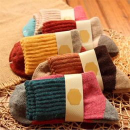 Winter Women's Thickened Warm Harajuku Retro Solid Colour Wear-Resistant Fashion Casual Wool Socks 5 Pair 211221