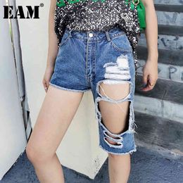 [EAM] Women Wide Leg Blue Denim Burrs Hole Shorts High Waist Loose Fit Trousers Fashion Spring Summer 1DD6393 21512