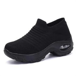 2022 large size women's shoes air cushion flying knitting sneakers over-toe shos fashion casual socks shoe WM1019