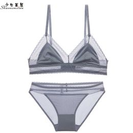 thin sponge bra Canada - shaonvmeiwu No sponge triangle cup ladies underwear red benmingnian bra set without steel ring ultra-thin style Q0705