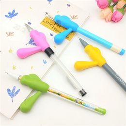 2021 Food Grade Safe Silicone Handle Type Pen Holders Pencil Grips for Kids Handwriting Pen Holders Writing Aid Silicone Claw Grippers DH8578
