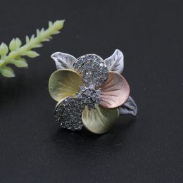 Pins, Brooches Lanyika Fashion Jewellery Exquisite Flowers With Leaf Brooch Pin Design For Engagement Wedding Micro Paved Zircon Gifts