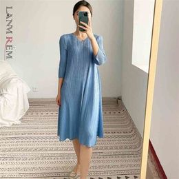 Classic Pleated Dress For Women Summer Half Sleeve Large Size Fashion V-neck Fold Dresses 2H1004 210526