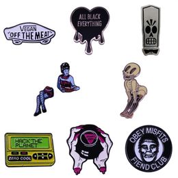Pins, Brooches High Quality Copper Gothic Punk Style Lover Enamel Pin Brooch Lapel Backpack Hat Badge Skeleton Rock Band Horror Movie Fan Gi