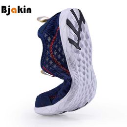 Bjakin Couple Mesh Beach Water Shoes Quick-Drying Upstream Beach Shoes Woman Man River Sports Sneakers Water Sports Shoes Hollow Y0714