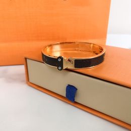 19Women Men Bracelet Charm Bracelets Fashion Unisex Jewelry Free Size High Quality Magnetic Buckle Gold With Leather Jewelrys Wristband OptionsA box