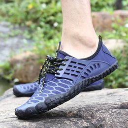 2021 Water Shoes Men Sneakers Barefoot Outdoor Beach Sandals Gym Upstream Aqua Shoes Quick-Dry River Sea Diving Swimming size 46 Y0714
