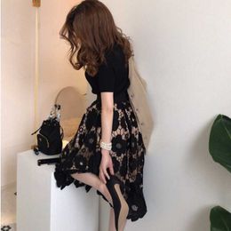All-match O Neck Short Sleeve Tshirts Knitted Tops Casual Vintage Black Lace Appliques Hollow Out Skirts Floral Swing Sets 210610