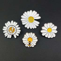 Pins, Brooches Fashion Daisy Flower Enamel Cartoon Pins Badges Bags Kids Metal Pin Jewelry Gifts Brooch DIY Clothes Hat Backpack