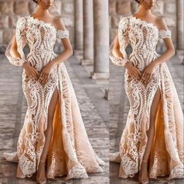 2021 Champagne One Shoulder Mermaid Wedding Dresses Formal Bridal Gowns Thigh Slits Long Sleeve White Lace Appliques Overskirt Det2576