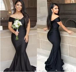 2022 Black Mermaid Long Bridesmaid Dresses Plus Storlek av axelgolvlängd Trädgård Maid of Honor Wedding Party Guest Gown