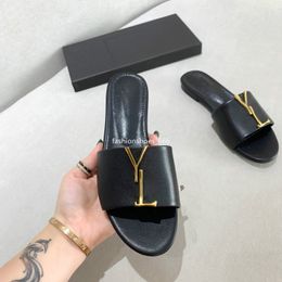 2021 Top Qualité Luxuries Designer Chaussures Femmes Sandales Sandales Chaussures Slide Summer Mode Été large Flip Flip avec boîte Taille 35-42 en Solde